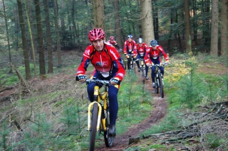 Mountainbikers die op maandagavond bij ons logeren kunnen meetrainen met de mountainbike club van 